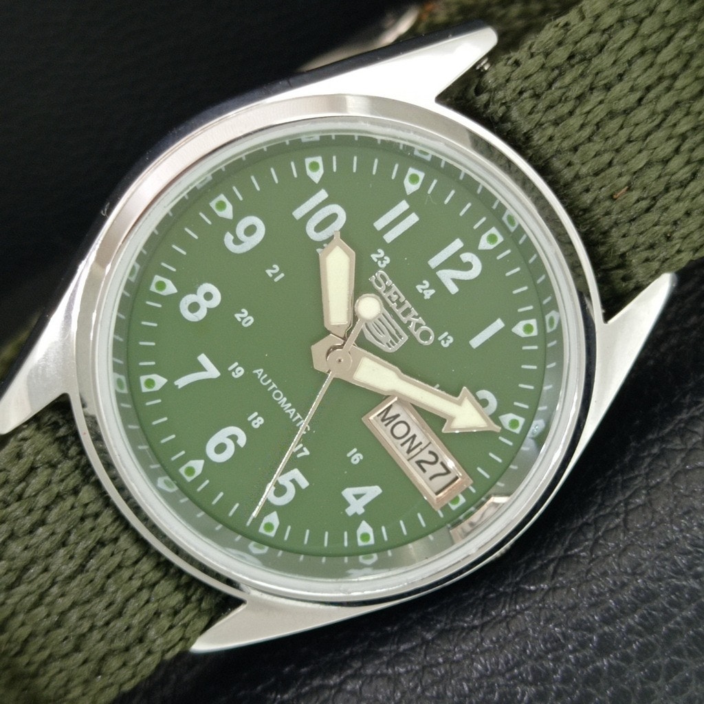Vintage 1971 Seiko Automatic Mens Silver Watch WDaydate  White Accents